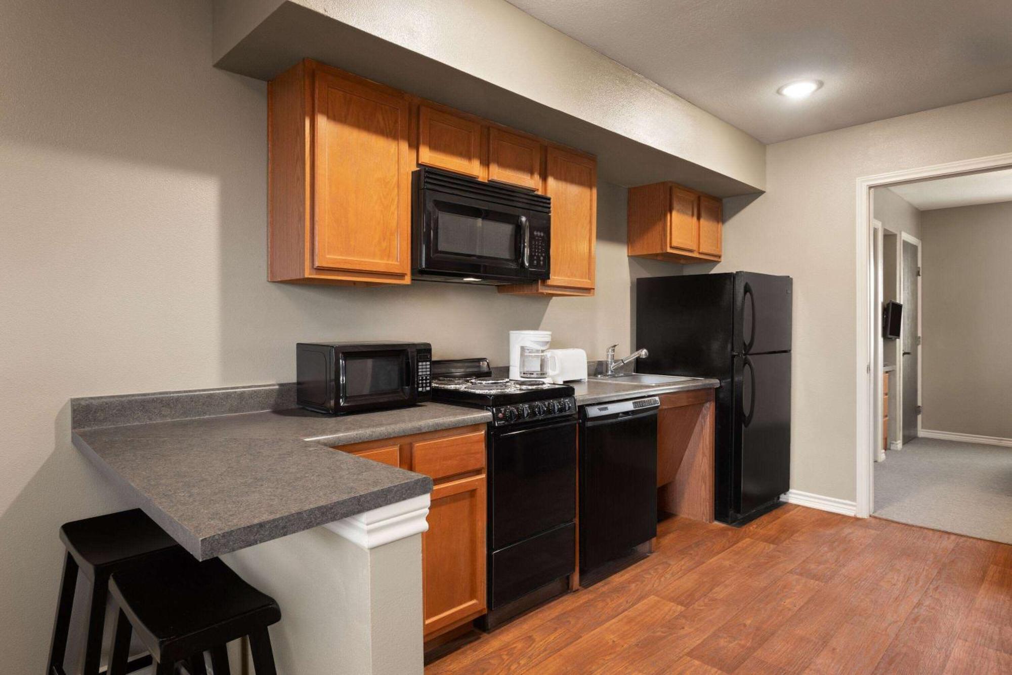 Eagle'S Den Suites Cotulla A Travelodge By Wyndham Buitenkant foto