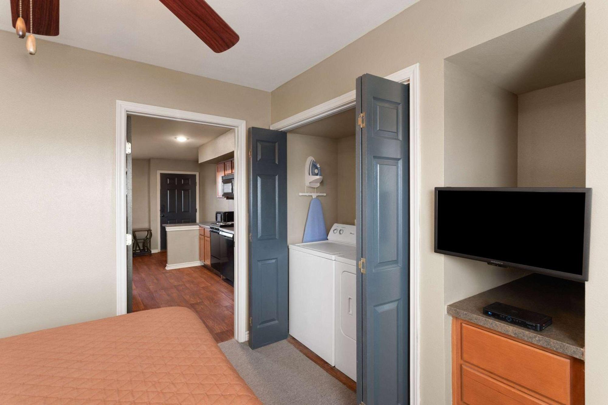 Eagle'S Den Suites Cotulla A Travelodge By Wyndham Buitenkant foto