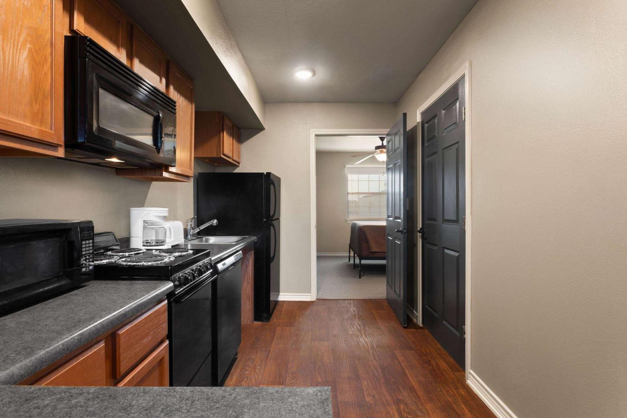 Eagle'S Den Suites Cotulla A Travelodge By Wyndham Buitenkant foto