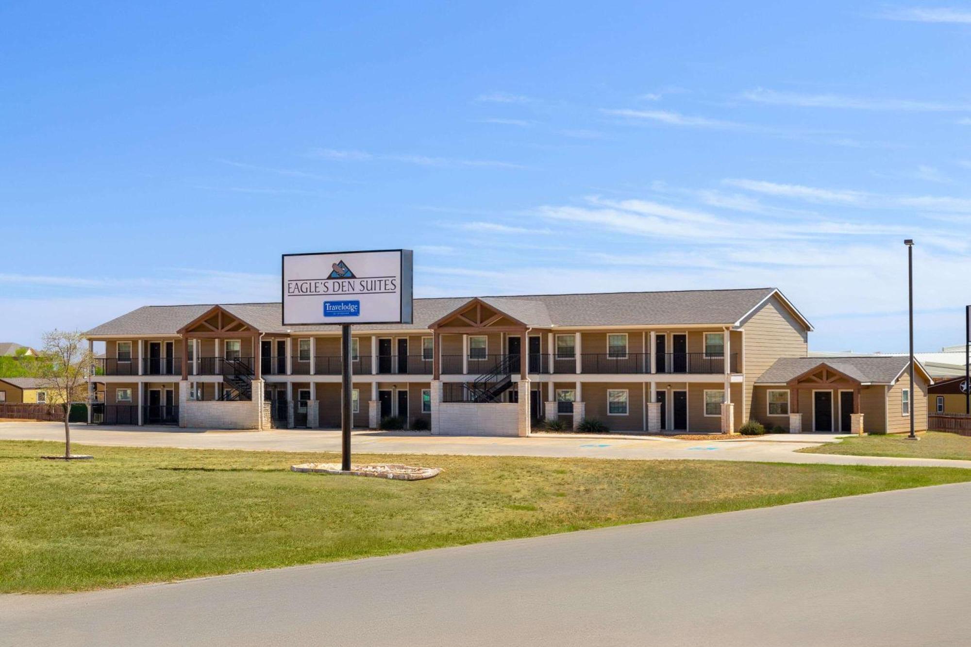 Eagle'S Den Suites Cotulla A Travelodge By Wyndham Buitenkant foto