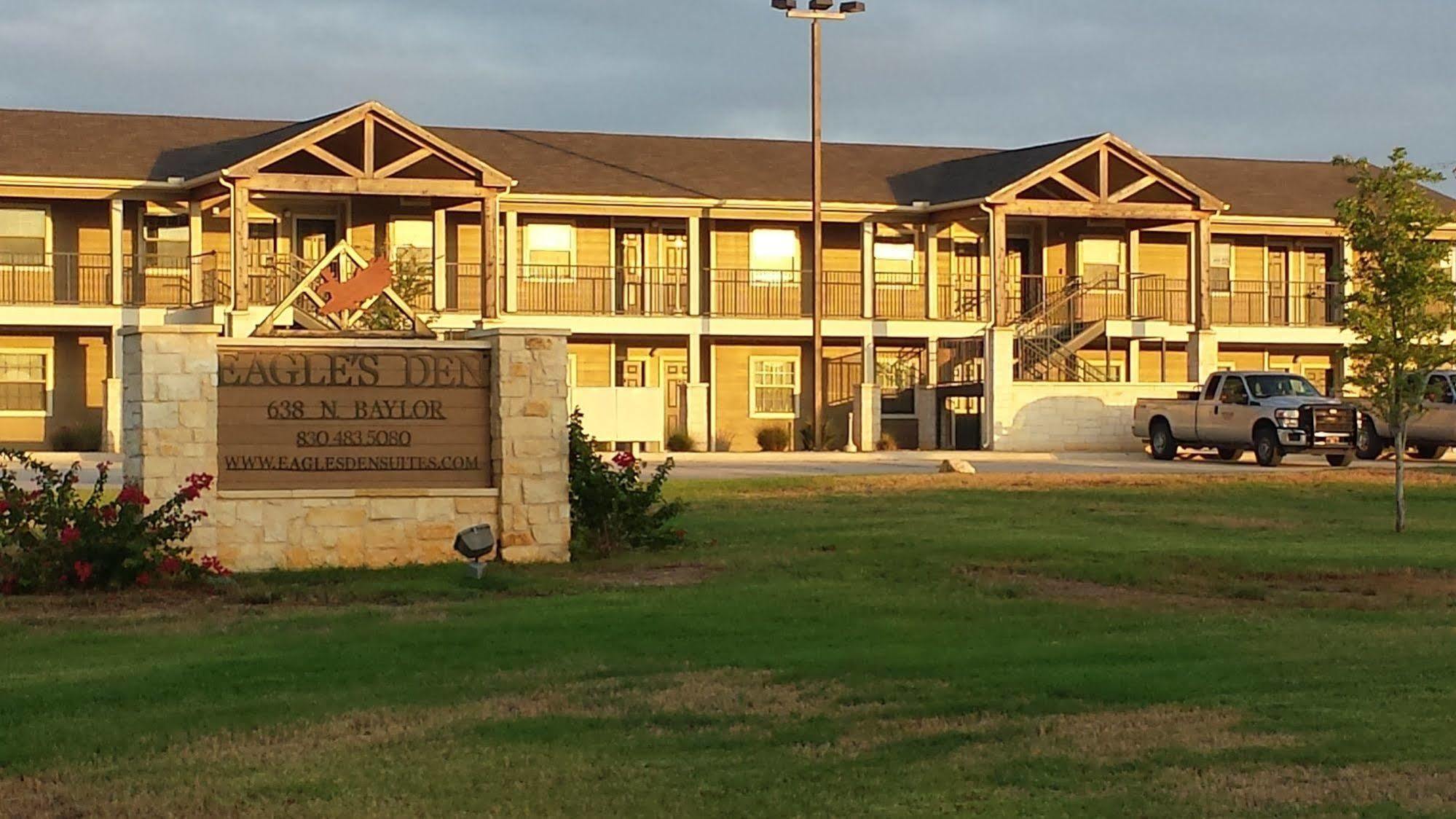 Eagle'S Den Suites Cotulla A Travelodge By Wyndham Buitenkant foto